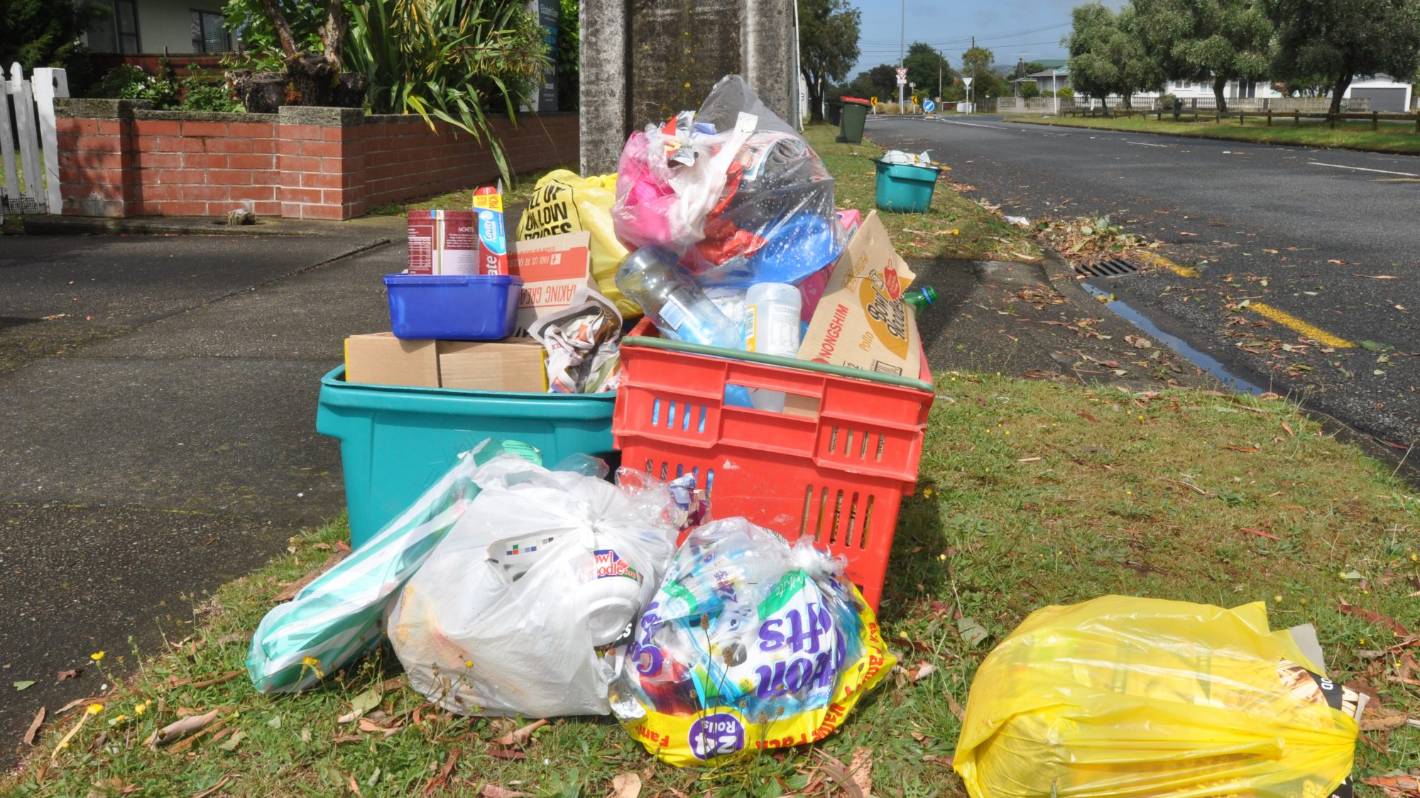 John is collecting rubbish. Collect rubbish.